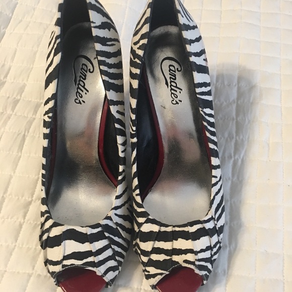 Zebra print and red heels - Picture 4 of 4